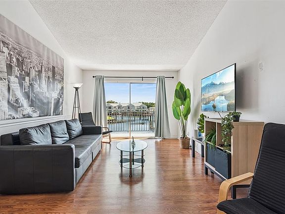 4th image of 2564 WOODGATE BOULEVARD #204