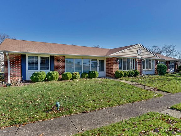 2nd image of 1024 Shetland Drive #A