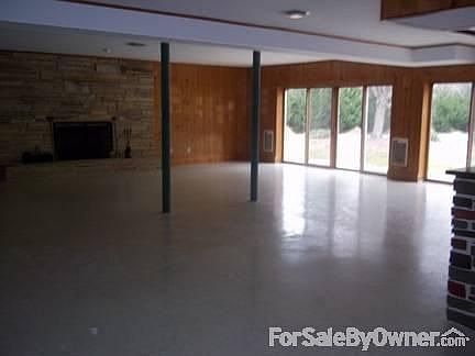 Large Basement : Great for entertaining!