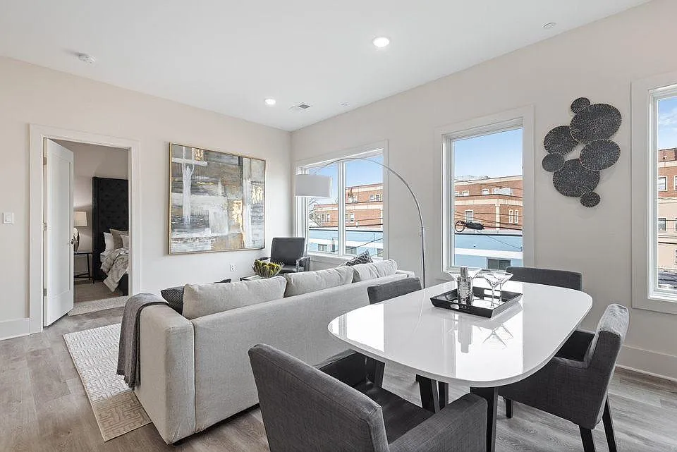 Building Photo - 917 Sheridan St NW #301
