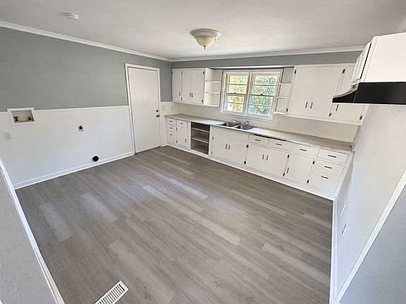 3rd image of 3805 White St