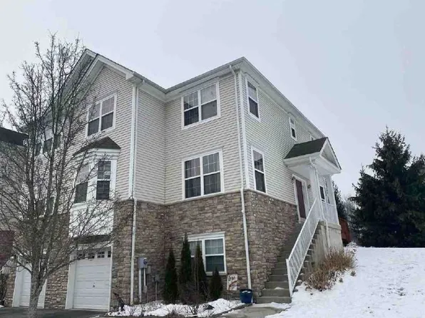 19 Indian Fields Dr, Hamburg, NJ 07419