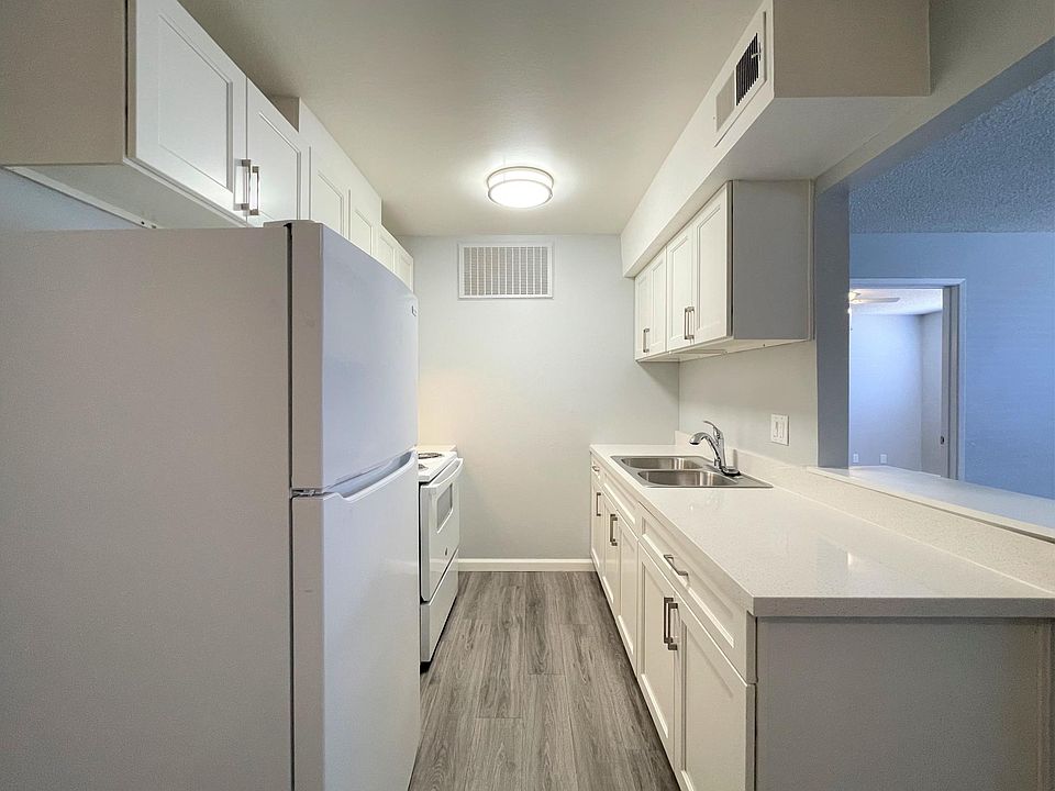 1st image of 940 N San Joaquin St #107