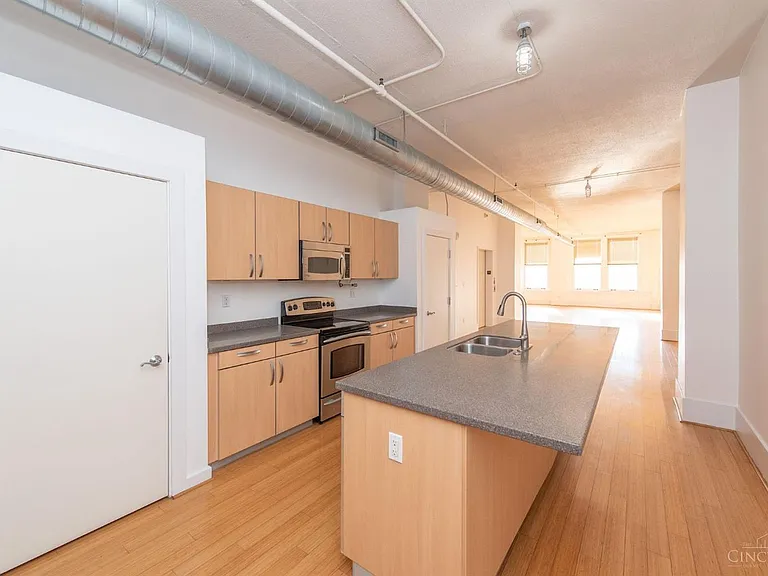 18 E 4th St #501 — Photo 9