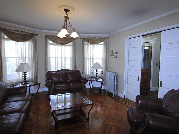 4th image of 647 Clifton Ave