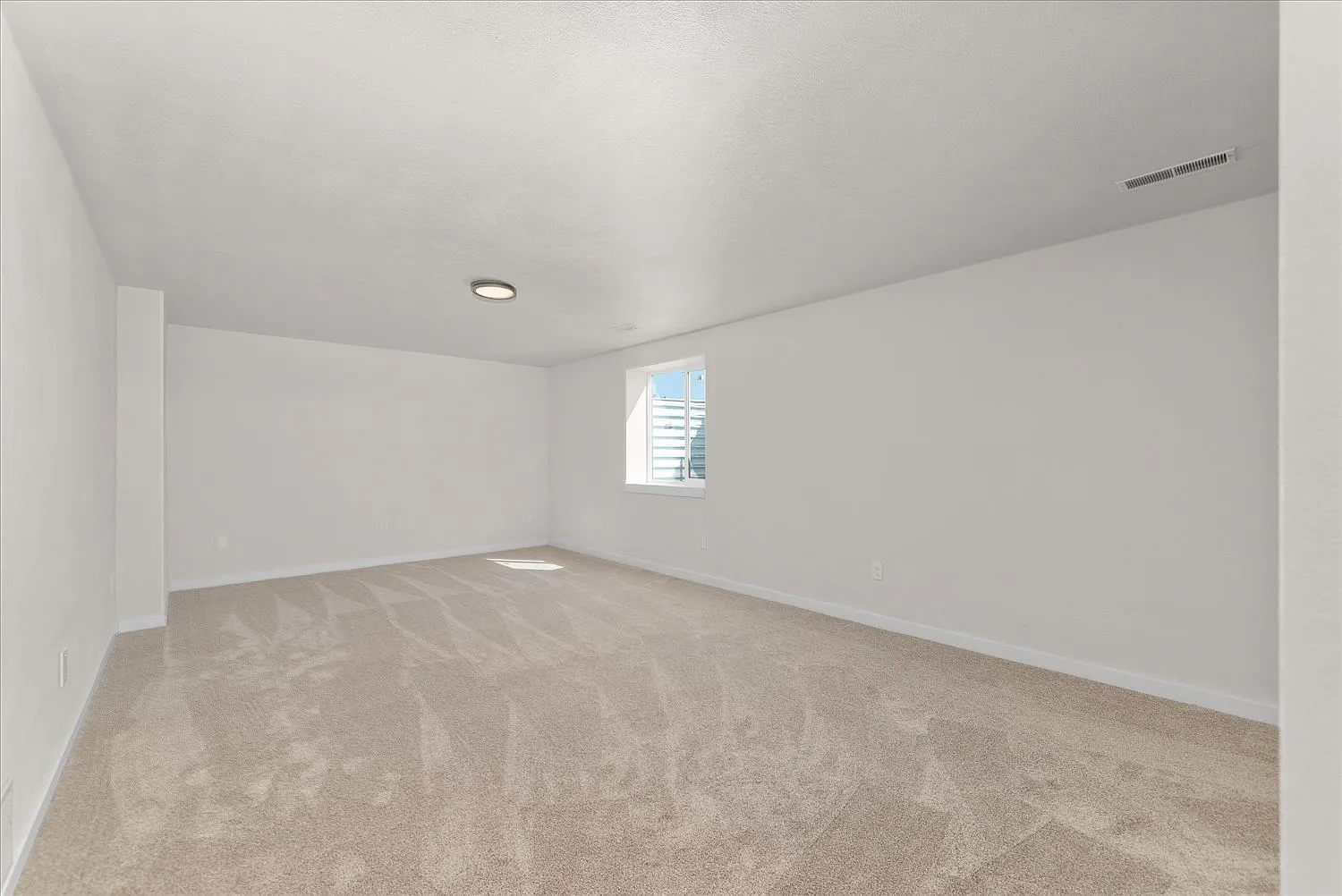 5 bed, 3080 sqft, $2,950 — Photo 3