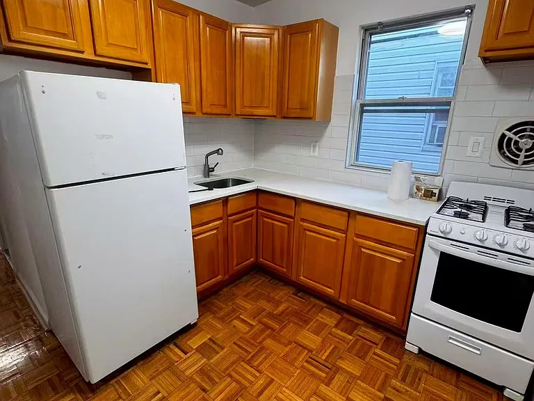 1551 E 32nd St #2 — Photo 5