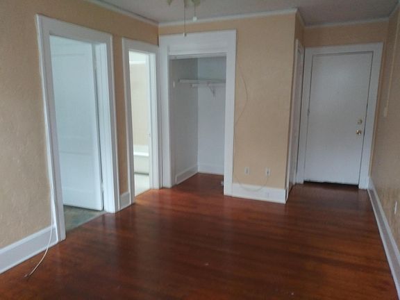 3rd image of 226 13th Ave NE APT 11