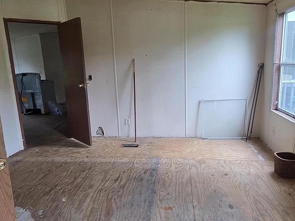 4th image of 109 Bolton Ln