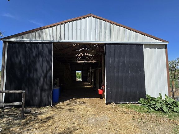 3rd image of 21952 420th St