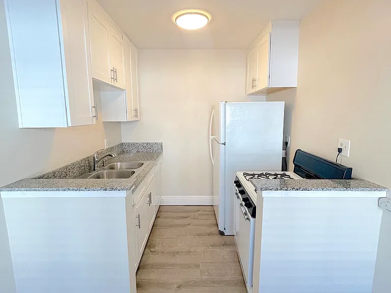 2121 Placentia Ave #E — Photo 6