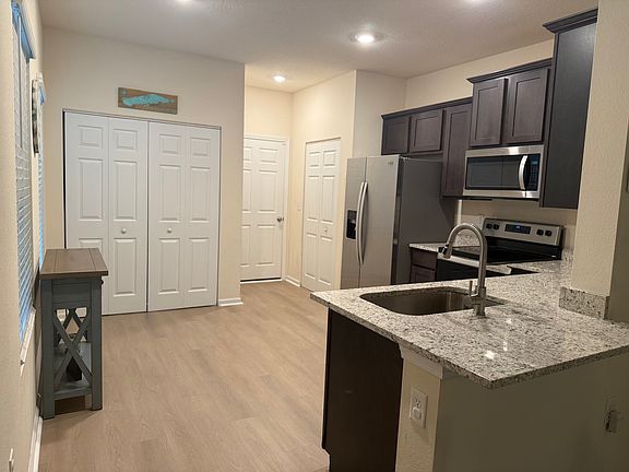 4th image of 59 Scotch Pebble Dr