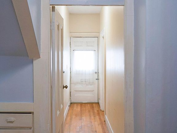 Private Entry/Hallway