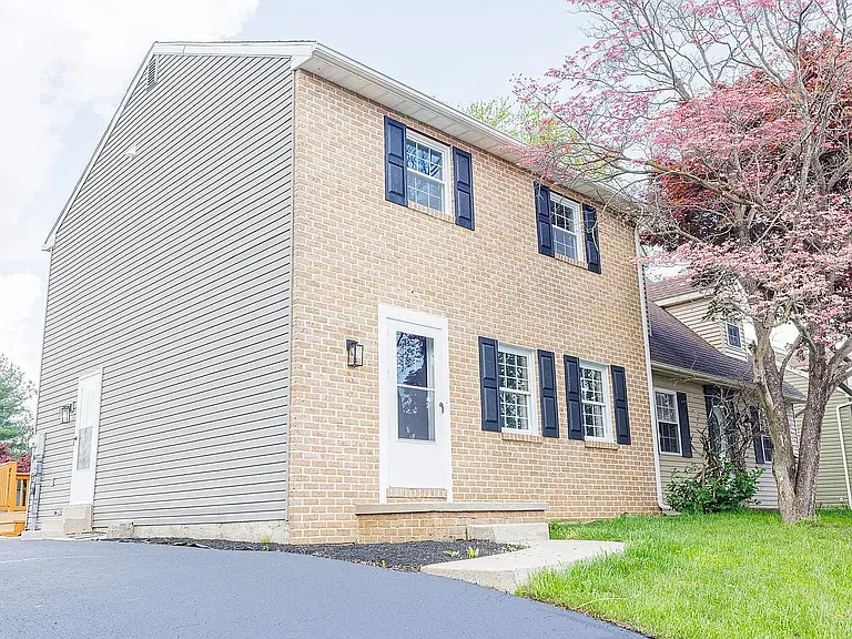 452 Daisy Ln #452 — Photo 3