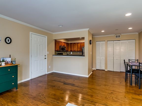 4th image of 120 15th St E APT 310
