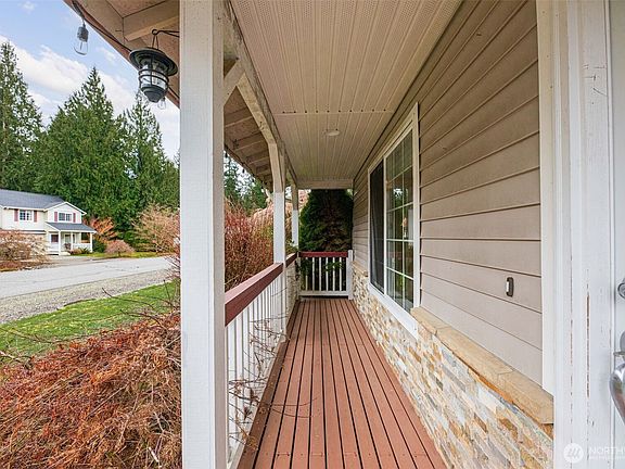 4th image of 25718 46th Avenue NE