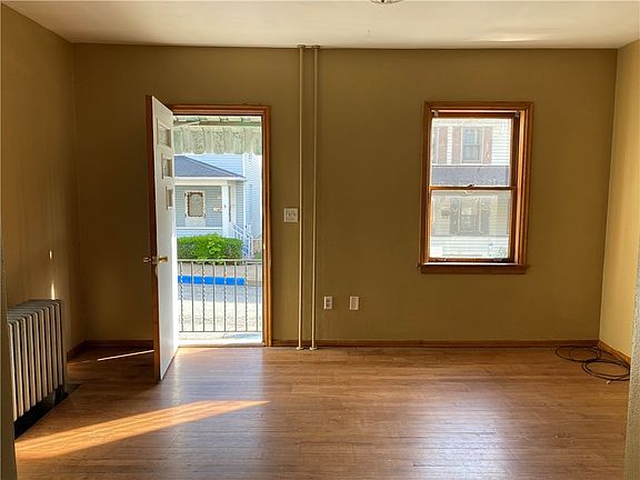 4th image of 113 Chapin St