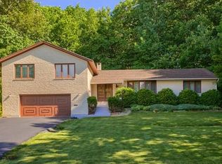 209 Crestwood Dr, Gardner, MA 01440