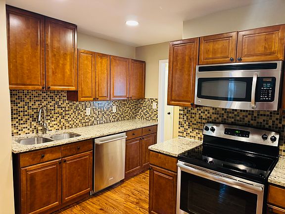 5th image of 2725 Rollingwood Ln