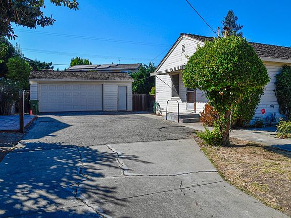 3rd image of 1025 Phelps Ave