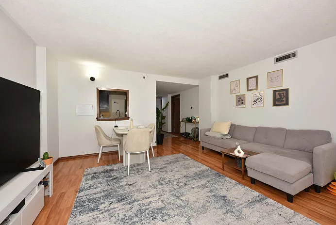 1633 N Prospect Ave #5F — Photo 2