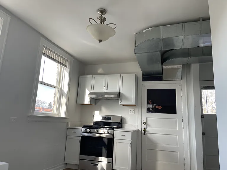 2714 W Ainslie St #2 — Photo 5