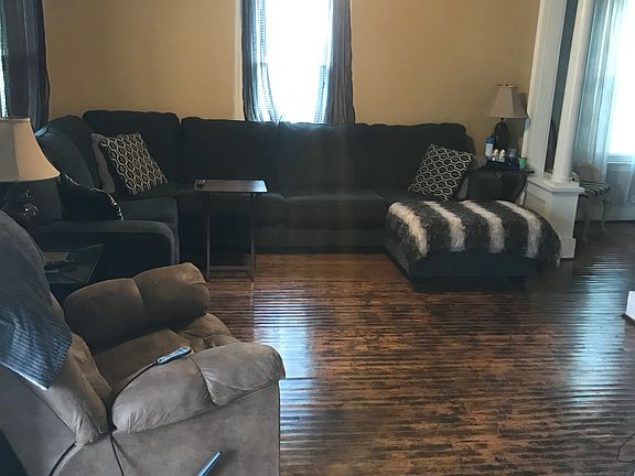 3rd image of 204 Glebe St