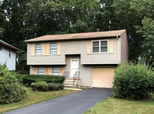 6 Robin Rd, Howell, NJ 07731