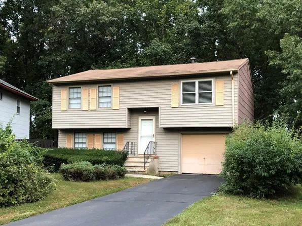 6 Robin Rd, Howell, NJ 07731