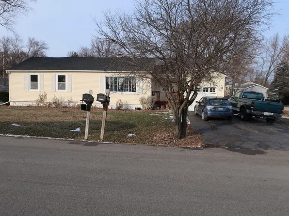 4218 Parkway Ave, McHenry, IL 60050