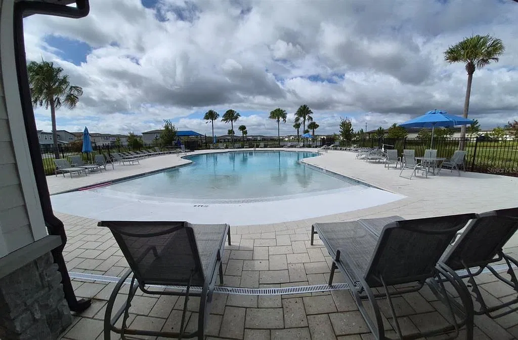 3 bed, 2.5 bath, 1566 sqft, $2,400 — Photo 2