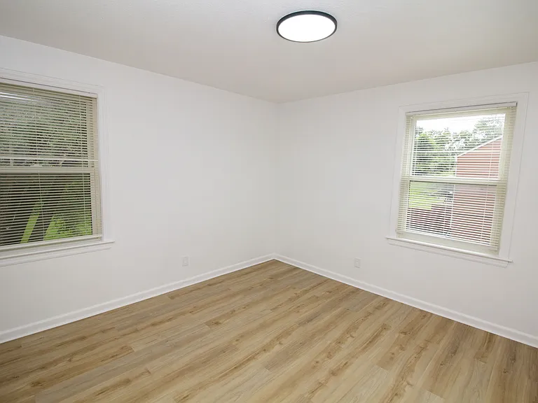 9107 Charlotte St — Photo 6