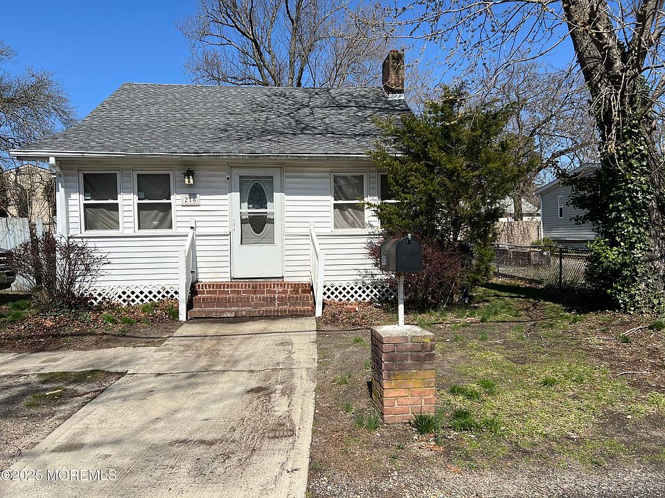 2nd image of 216 Longboat Avenue