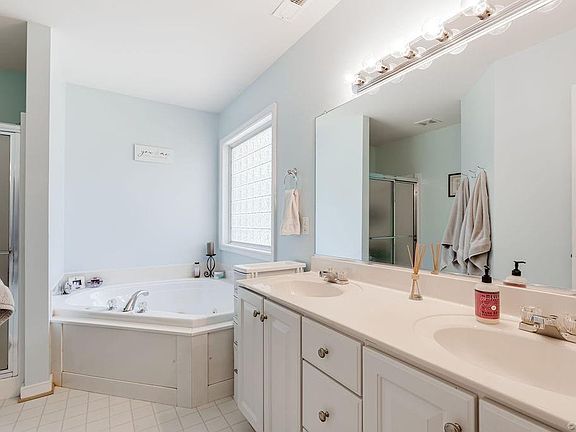 4th image of 10608 Atkins Grove Ct