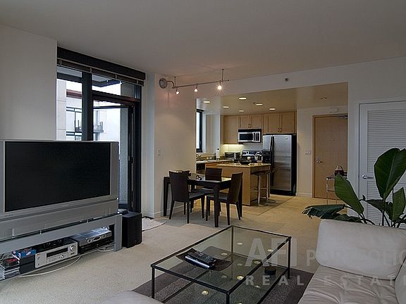 3rd image of 260 King St Unit 1501