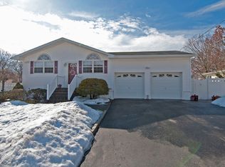 280 Muriel St, Holbrook, NY 11741