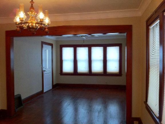 3rd image of 3255 Thomas Ave N
