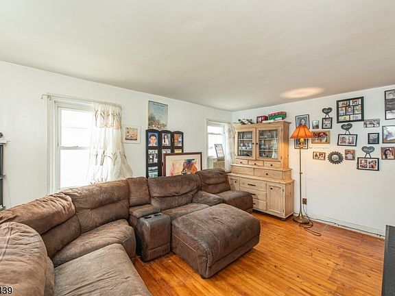 4th image of 43 Fritz St