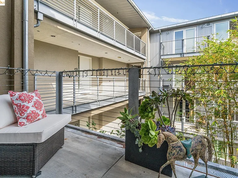 3090 Glascock St #306 — Photo 4