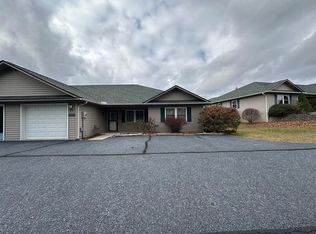 109 Fairway Villa Dr, Fancy Gap, VA 24328