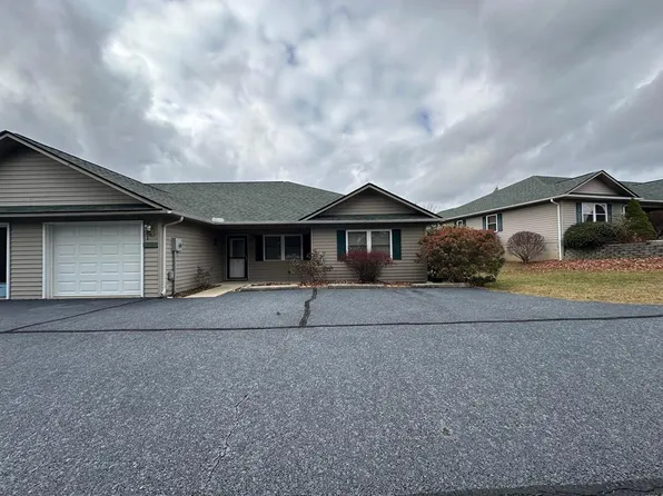 109 Fairway Villa Dr, Fancy Gap, VA 24328