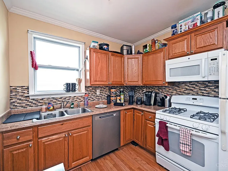 336 Warner St — Photo 5