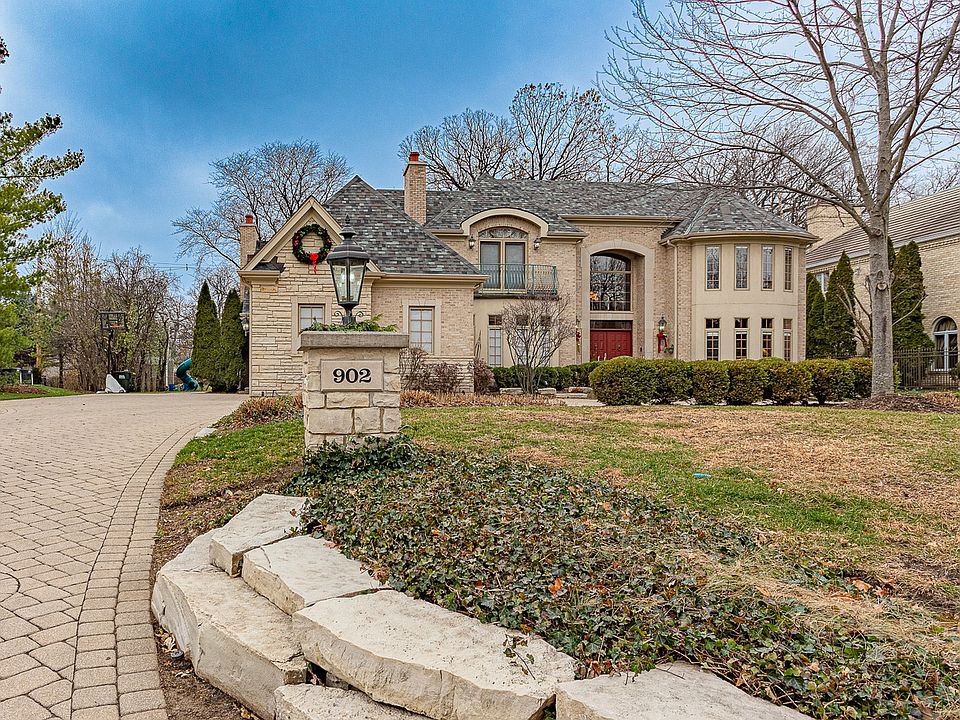 1st image of 902 Burr Oak Ct