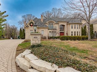 902 Burr Oak Ct, Oak Brook, IL 60523