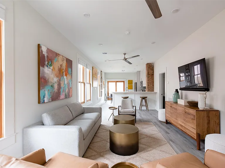 3209 Avenue P 1/2 — Photo 3