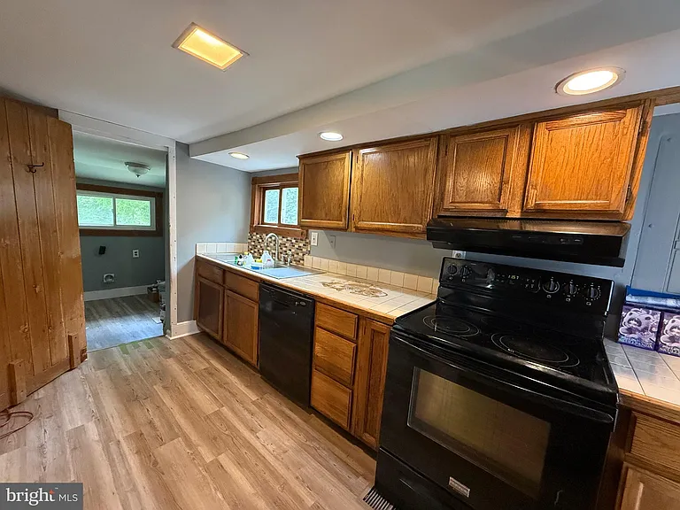 1094 Kings Hwy — Photo 8