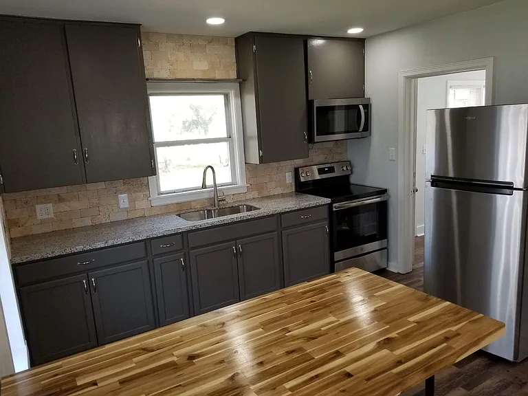 328 Residence St — Photo 2