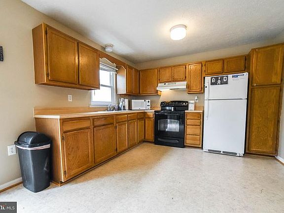 5th image of 38436 Arlington Dr