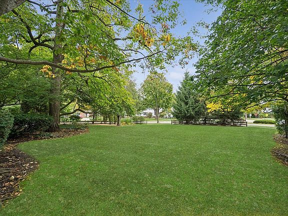 3rd image of 380 Sterling Rd