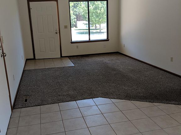 4th image of 525 Plainfield Ct